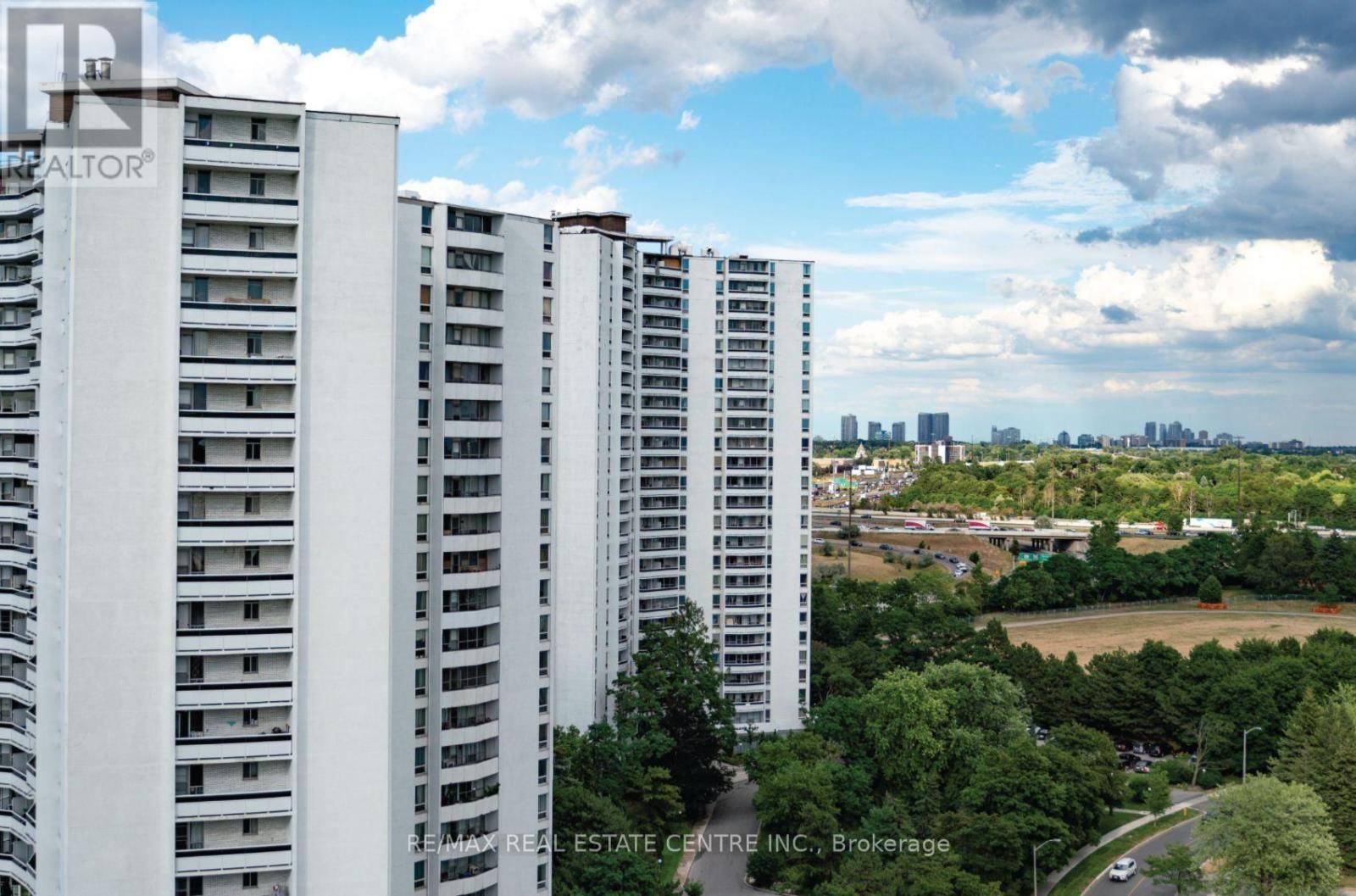 Toronto (st. Andrew-windfields), ON M3A3A5,50 Graydon Hall DR #1014