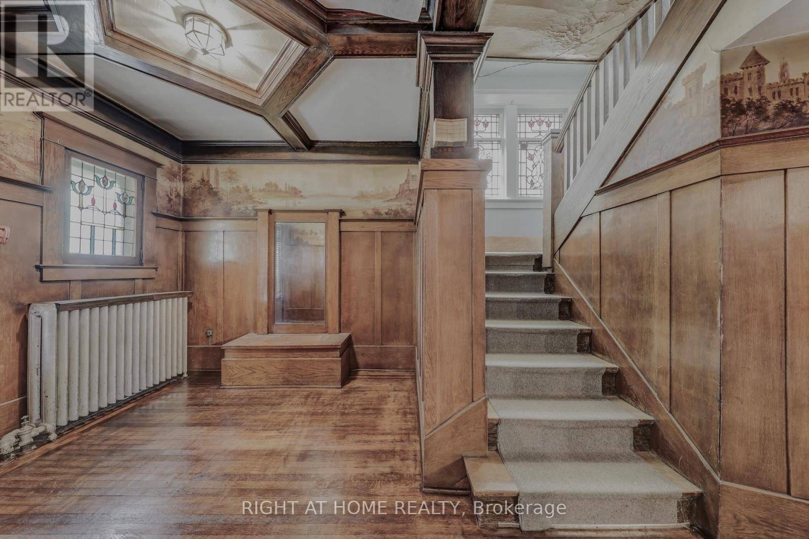 Toronto (wychwood), ON M6H2V7,67 OAKWOOD AVENUE