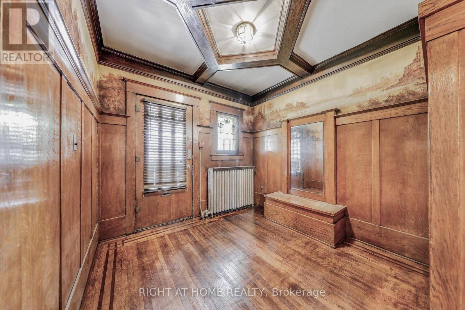 Toronto (wychwood), ON M6H2V7,67 OAKWOOD AVENUE