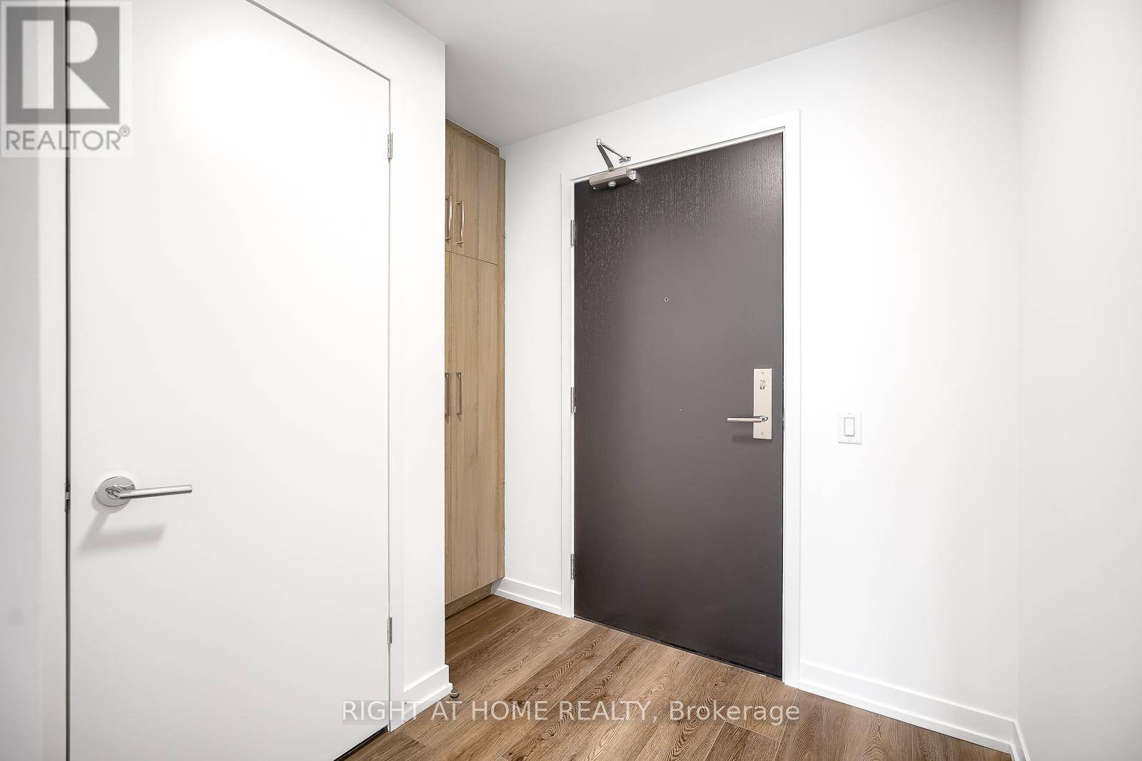 Toronto (wychwood), ON M6C0B2,863 St. Clair AVE West #410