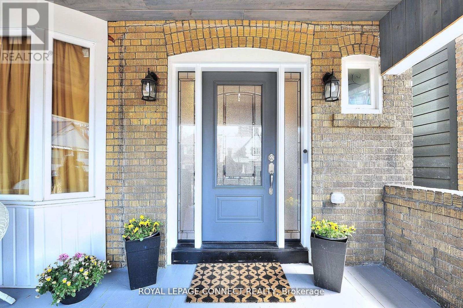 Toronto (oakwood Village), ON M6C3S4,217 WINONA DRIVE
