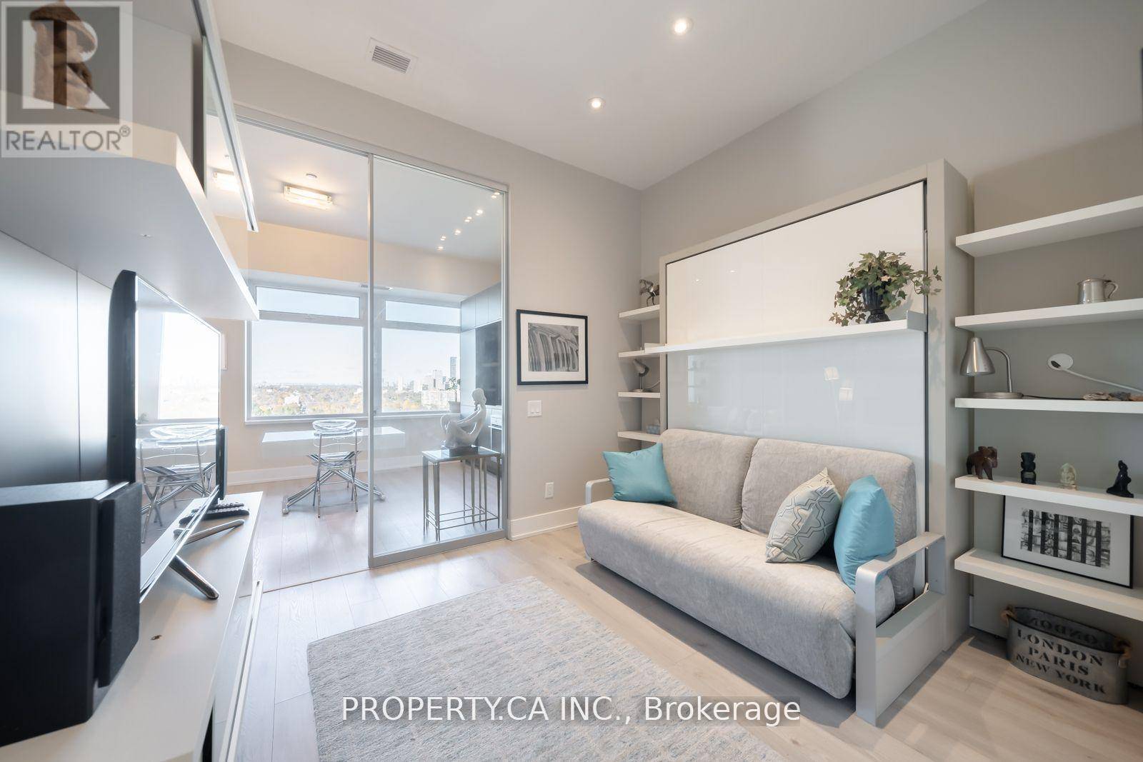 Toronto (yonge-st. Clair), ON M4V1N5,111 St Clair AVE West #1728
