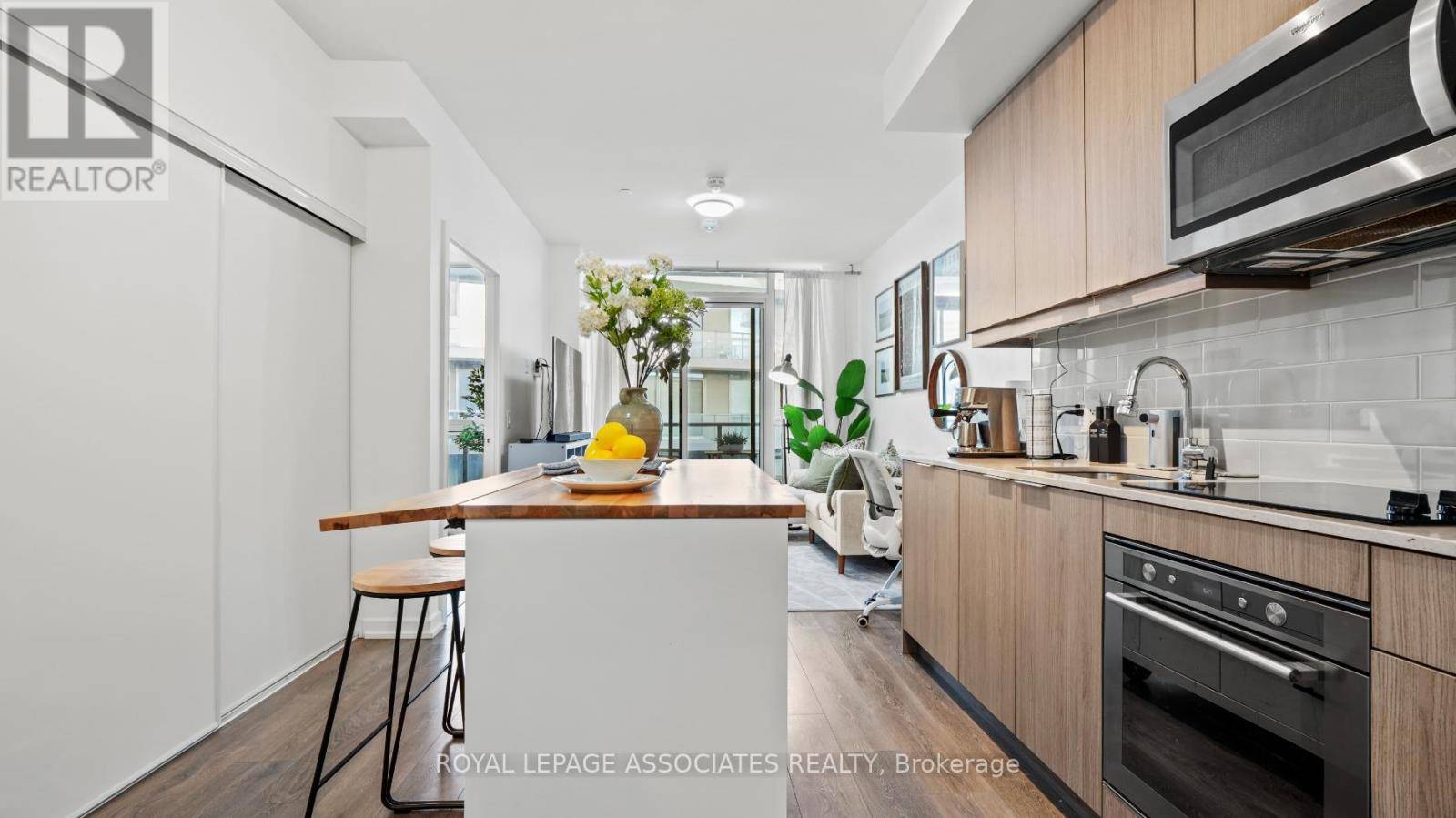 Toronto (henry Farm), ON M2J0H3,36 Forest Manor RD #718