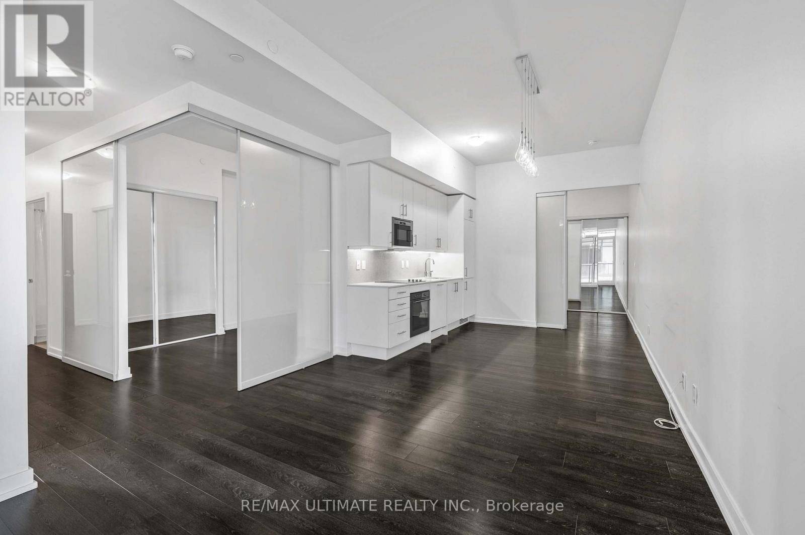 Toronto (kensington-chinatown), ON M5T0C2,297 College ST #701