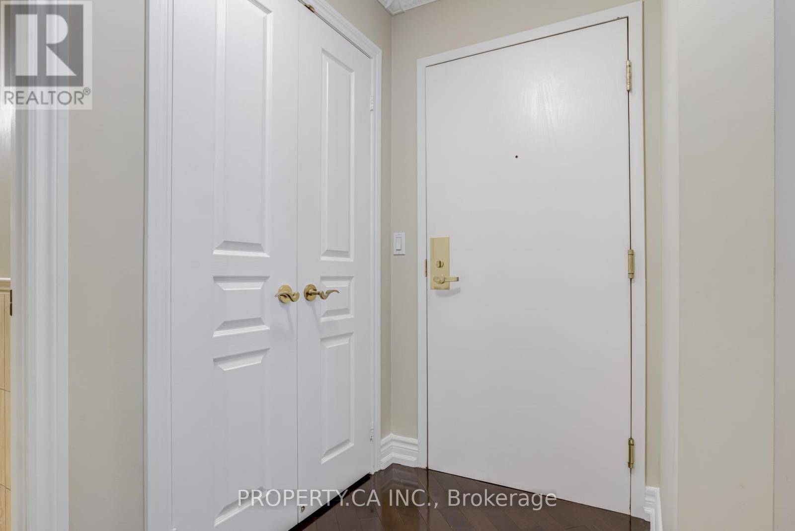 Toronto (yonge-st. Clair), ON M4V3B9,1 Balmoral AVE #206