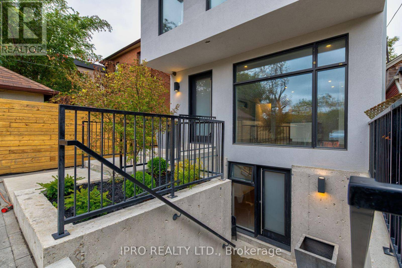 Toronto (humewood-cedarvale), ON M6C3A6,531 Arlington AVE #Lower