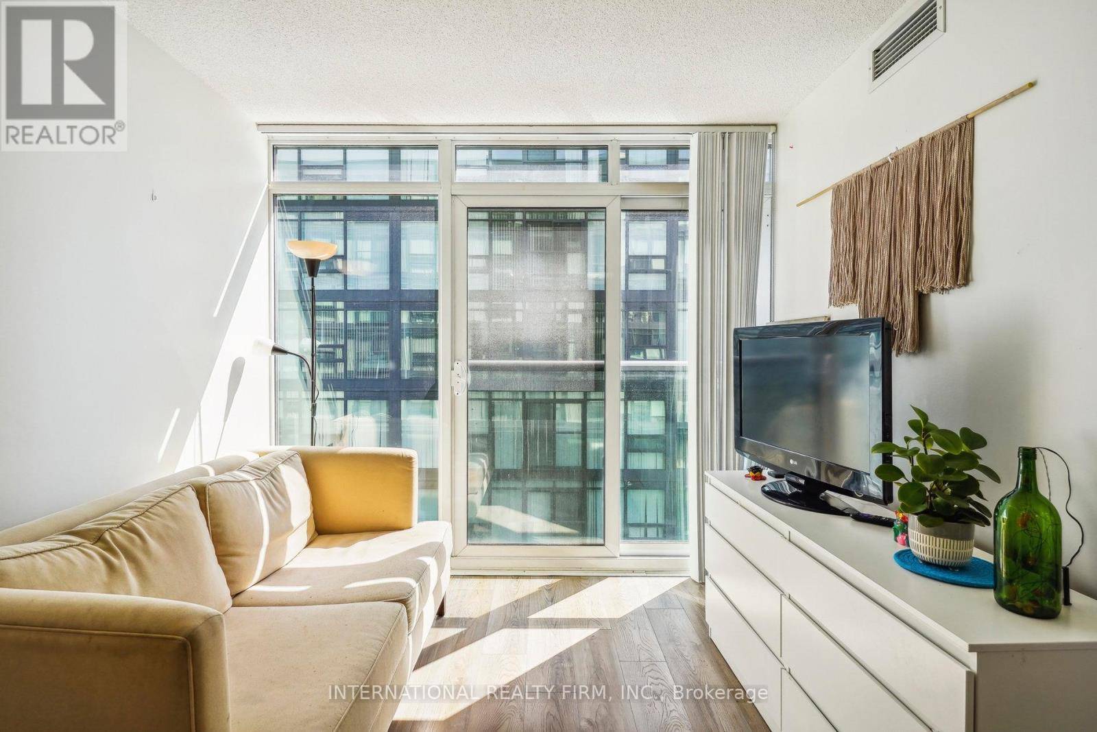 Toronto (little Portugal), ON M6J0C7,36 Lisgar ST #1907W