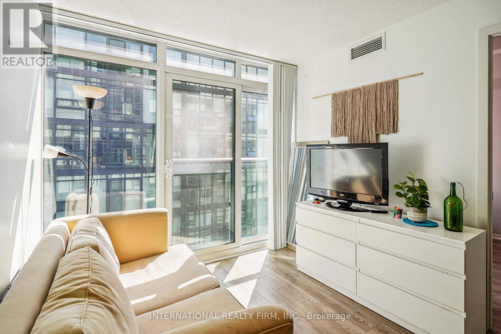Toronto (little Portugal), ON M6J0C7,36 Lisgar ST #1907W