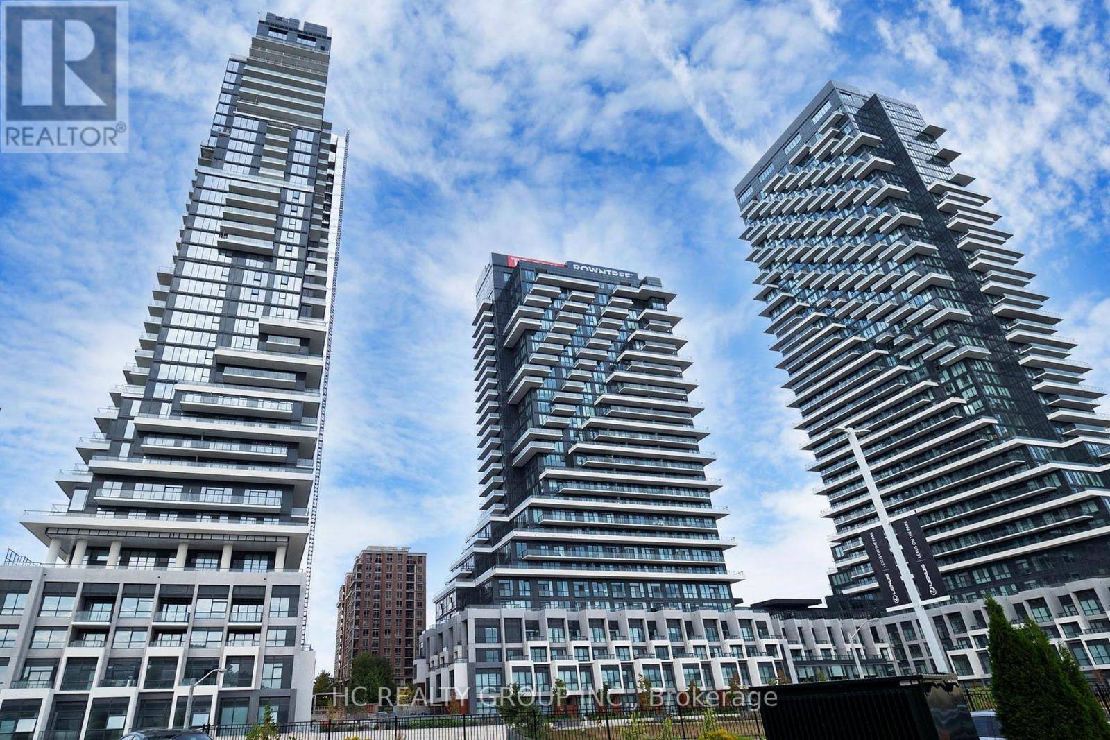 Toronto (banbury-don Mills), ON M3C0P7,30 Inn On The Park DR #215