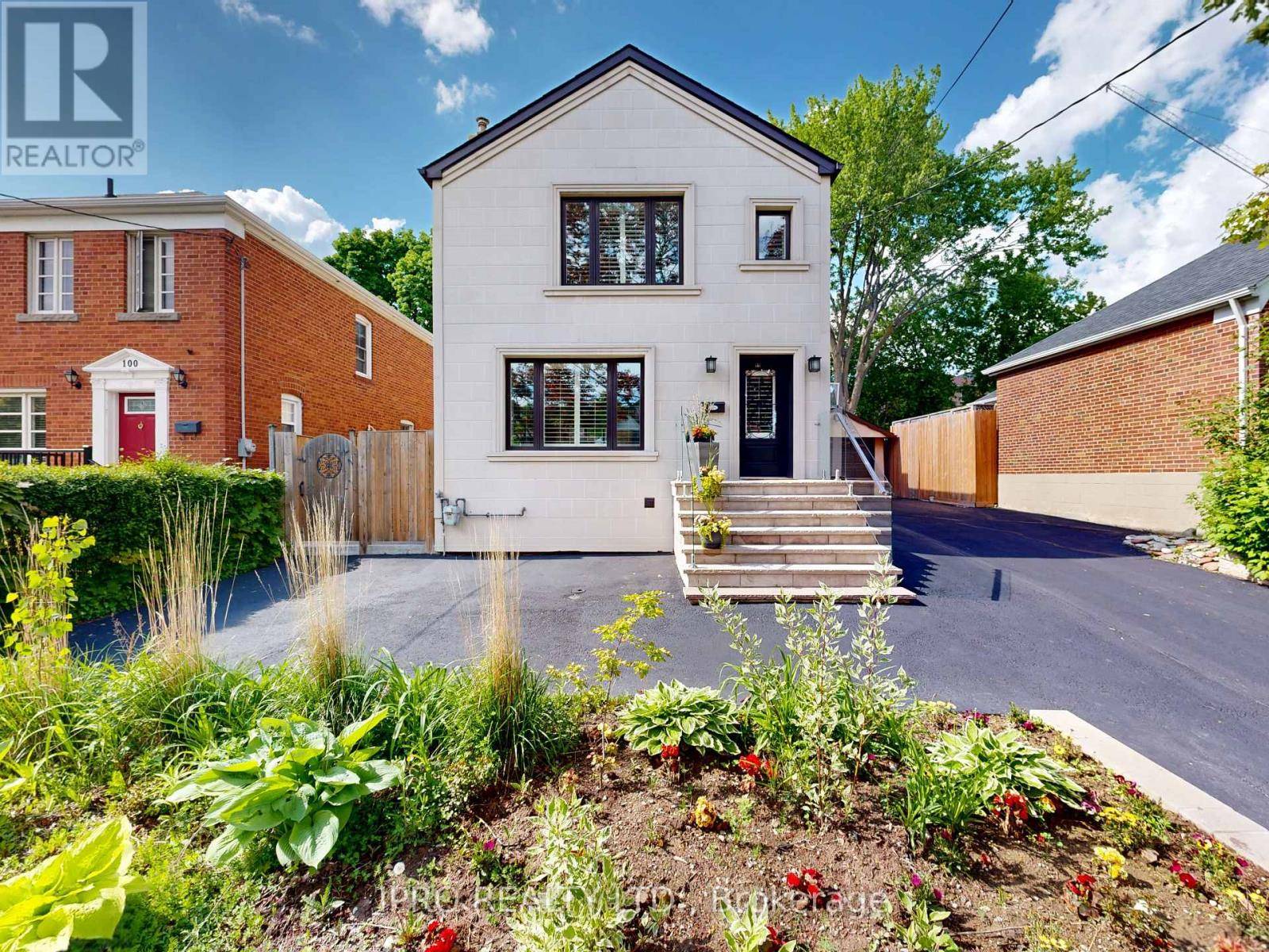 Toronto (lansing-westgate), ON M2N1J2,98 POYNTZ AVENUE SW