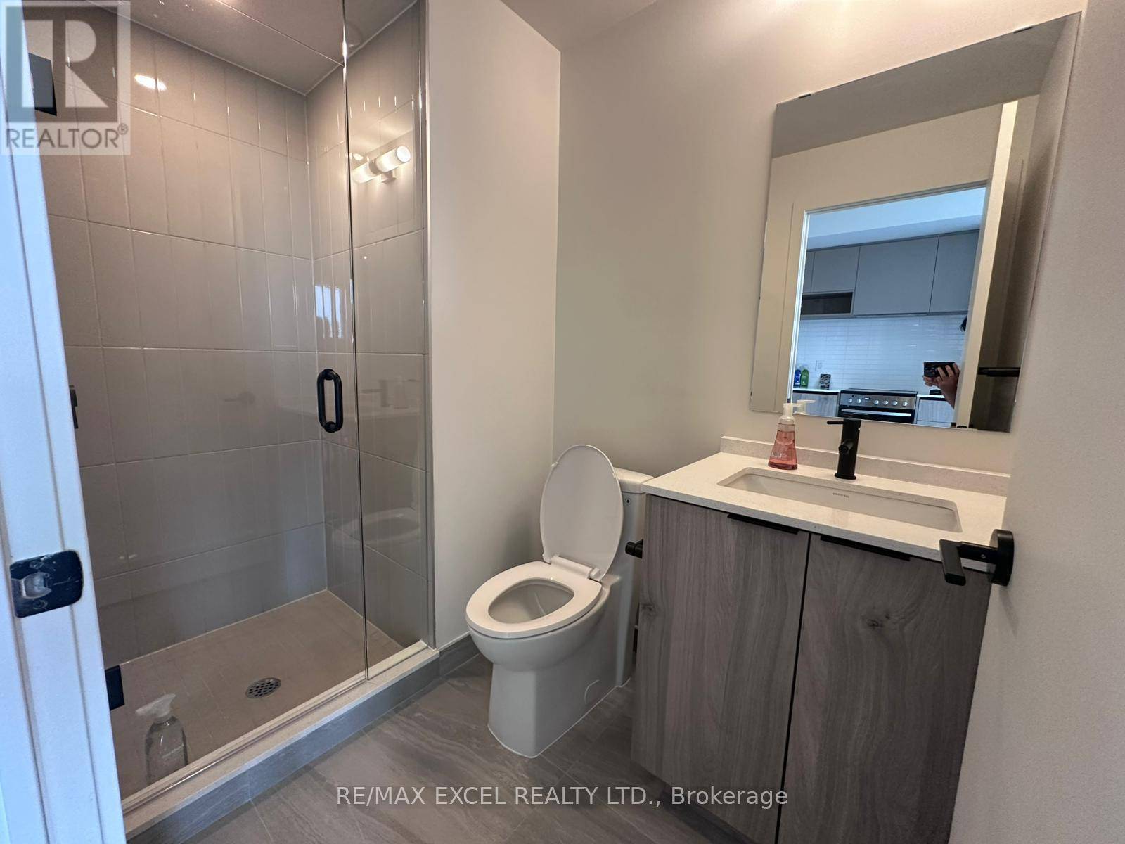 Toronto (dufferin Grove), ON M6R2B2,181 Sterling RD #603
