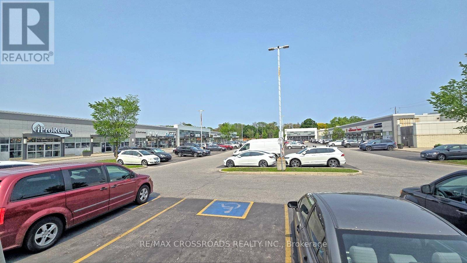 Toronto (banbury-don Mills), ON M3B0A7,16 Mallard RD #A209