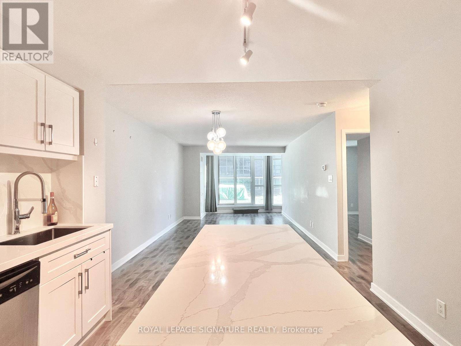 Toronto (little Portugal), ON M6J0A4,1169 Queen ST West #322