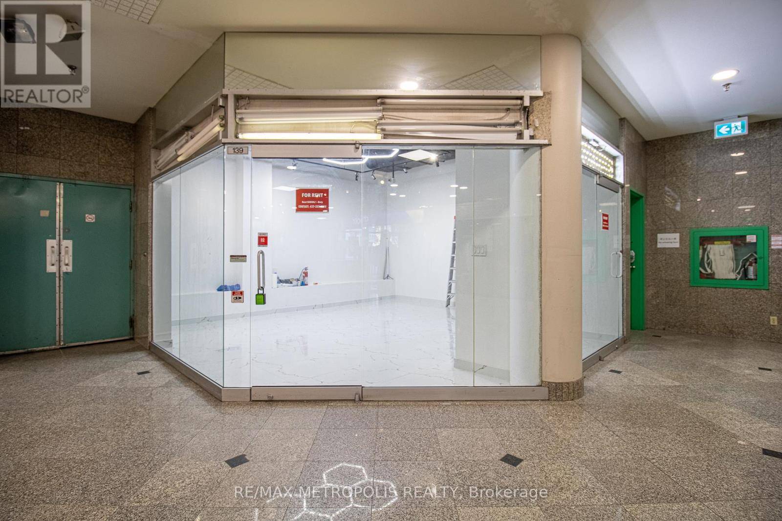 Toronto (kensington-chinatown), ON M5T3B3,222 Spadina AVE #139