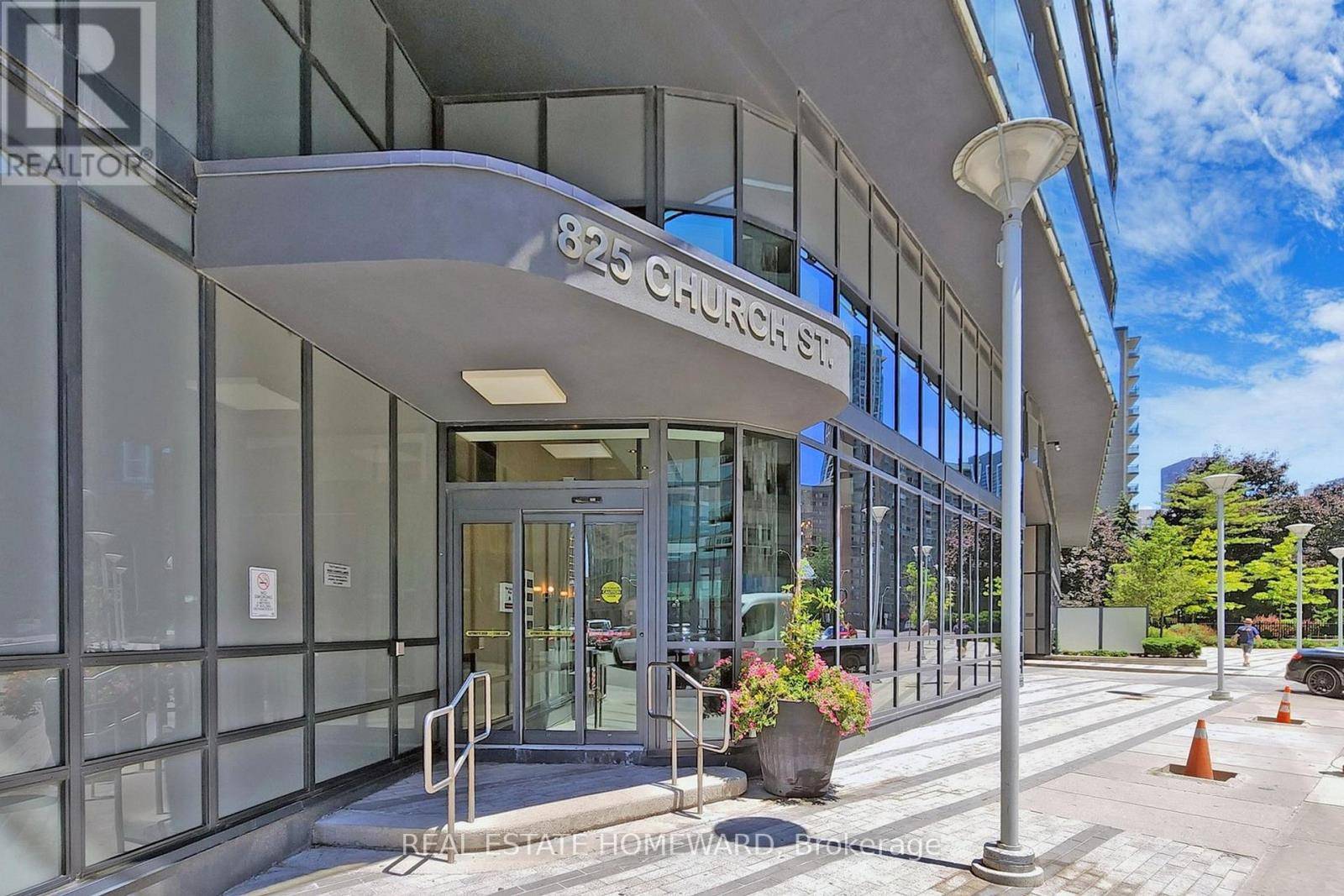 Toronto (rosedale-moore Park), ON M4W3Z4,825 Church ST #506