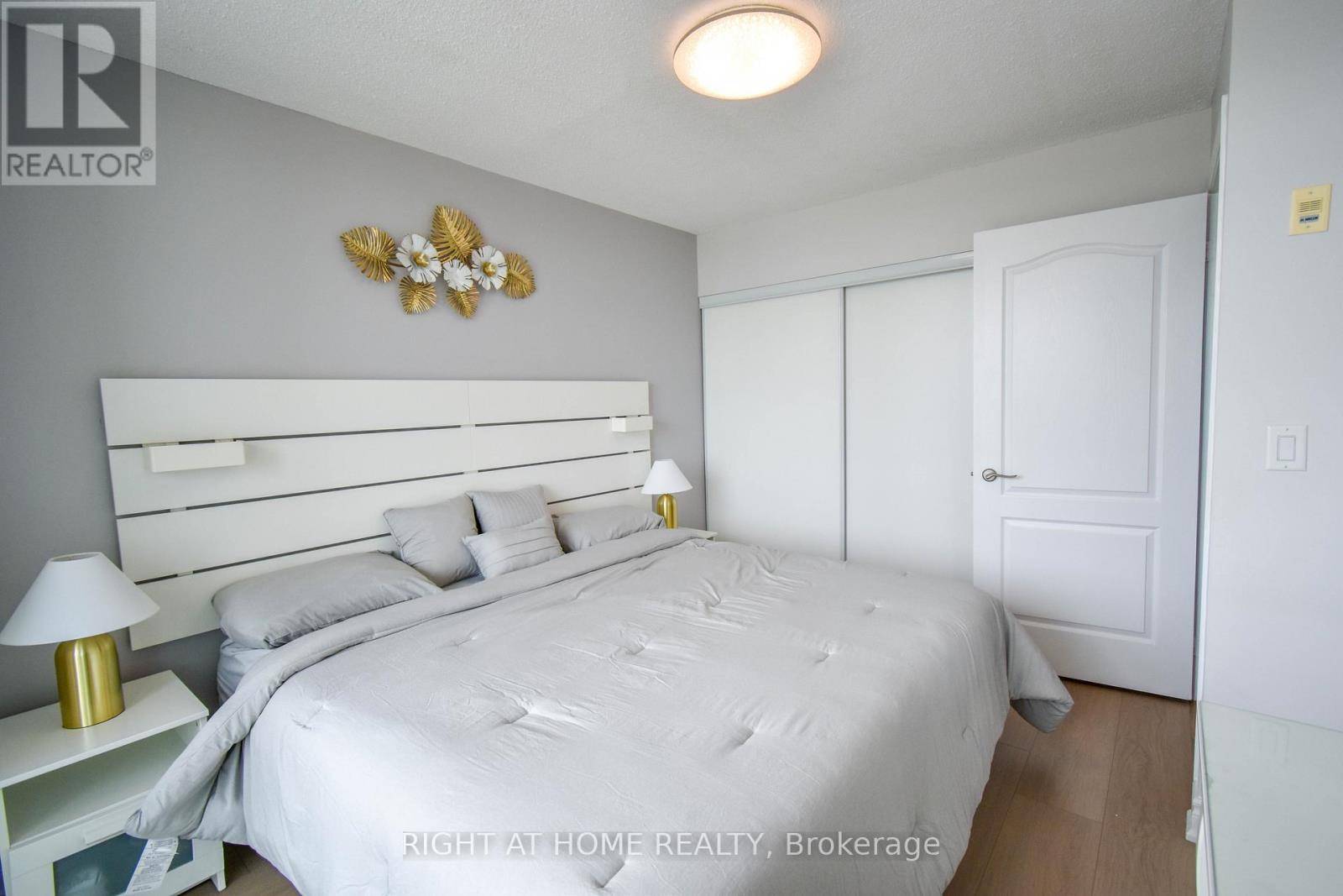 Toronto (banbury-don Mills), ON M3B3S5,205 The Donway West #702