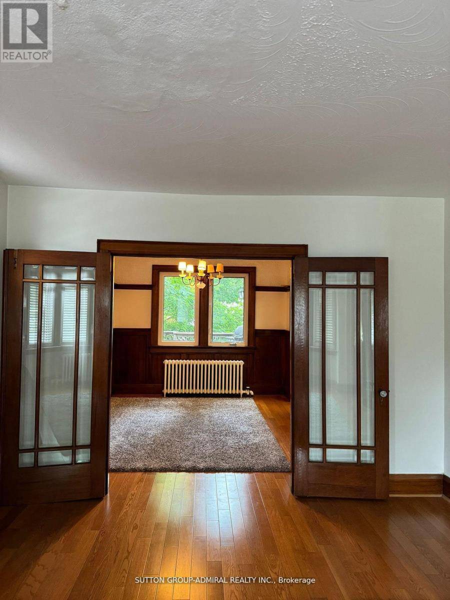 Toronto (lawrence Park North), ON M4N1S3,52 LAWRENCE AVENUE E