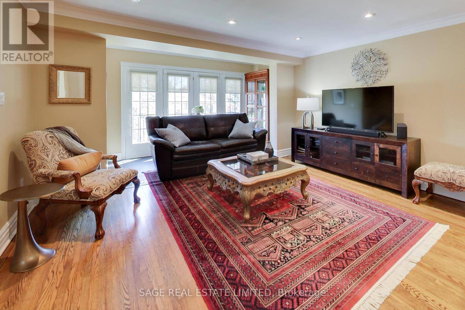 Toronto (newtonbrook East), ON M2M2R4,108 MADAWASKA AVENUE