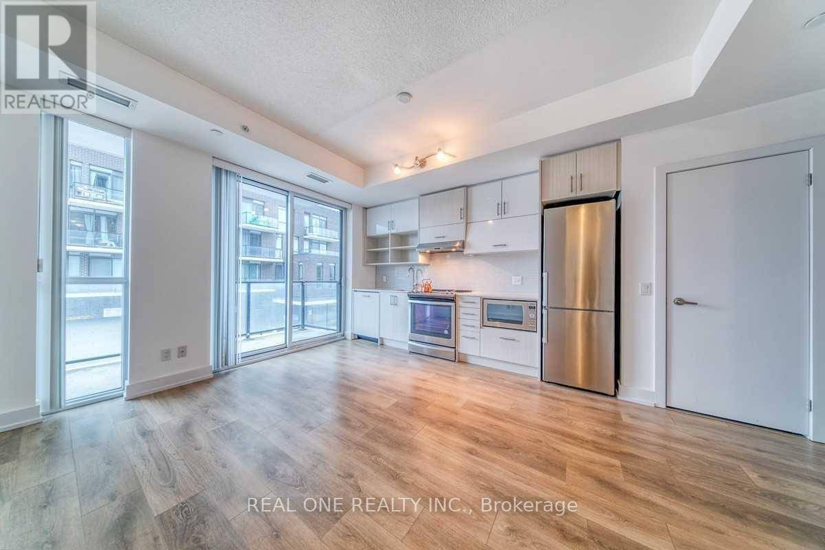 Toronto (don Valley Village), ON M2J0E8,128 Fairview Mall DR #215