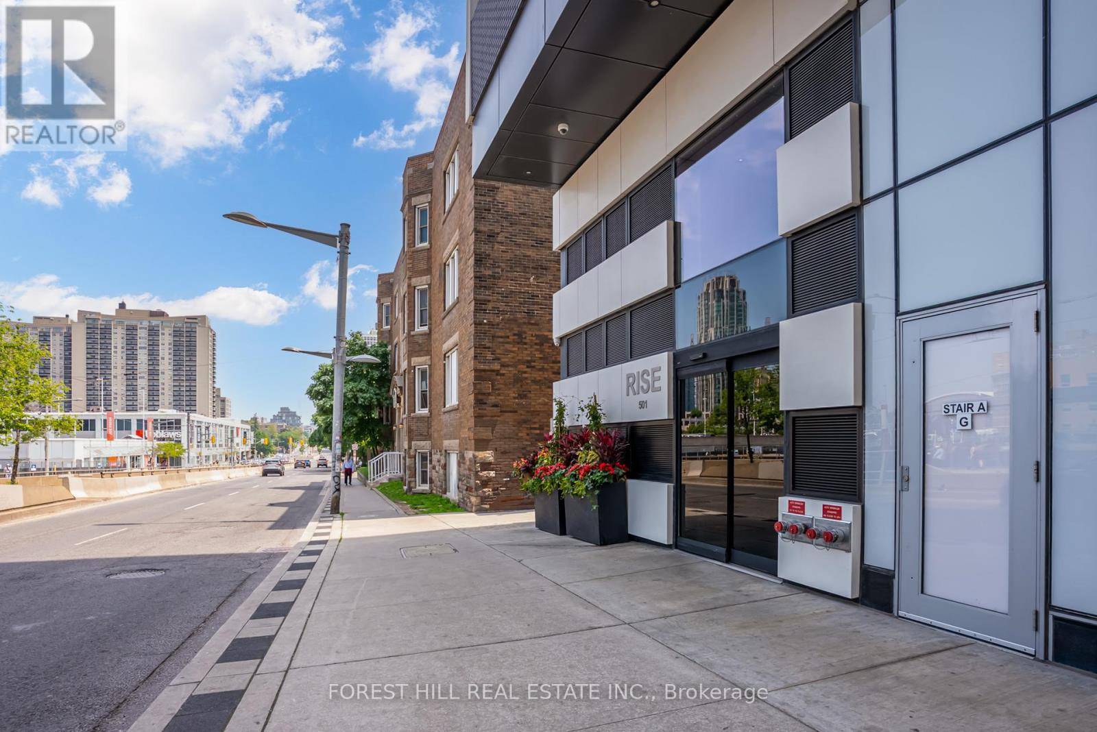 Toronto (casa Loma), ON M5P0A2,501 St. Clair AVE West #602
