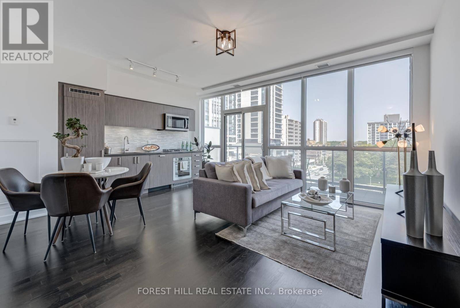 Toronto (casa Loma), ON M5P0A2,501 St. Clair AVE West #602