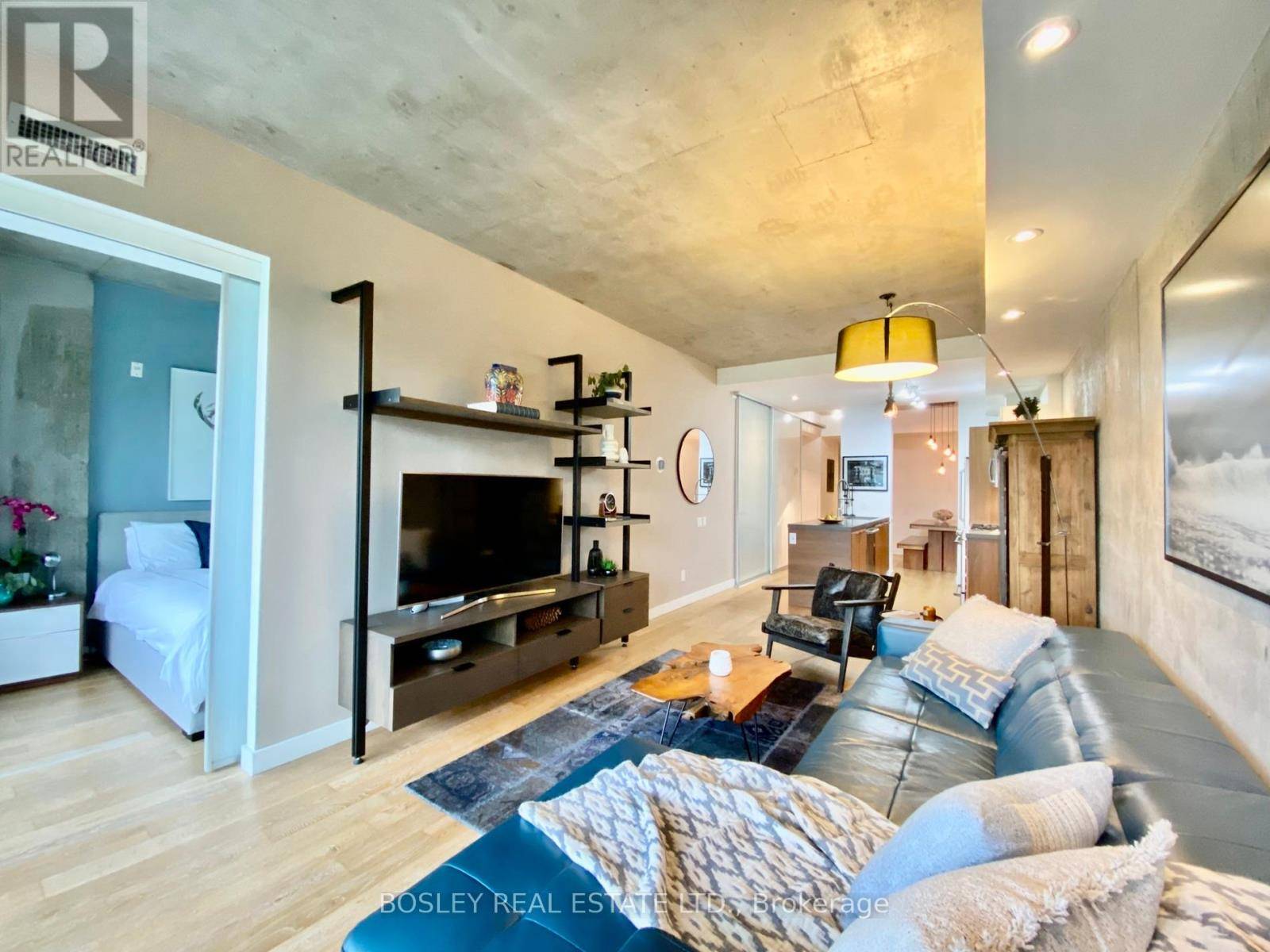 Toronto (niagara), ON M5V0G3,25 Stafford ST #303