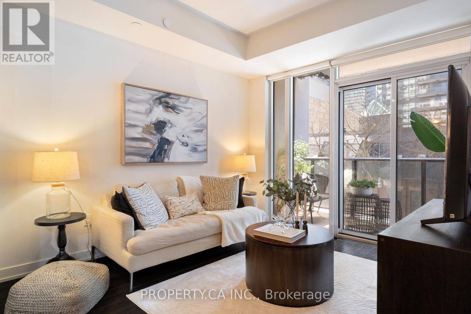 Toronto (waterfront Communities), ON M5V0M4,330 Richmond ST West #319