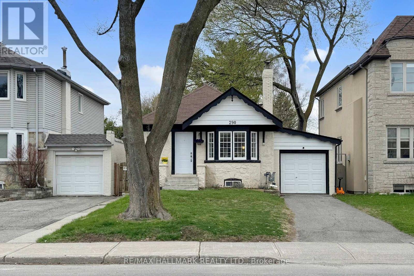 Toronto (leaside), ON M4G3X5,290 LAIRD DRIVE