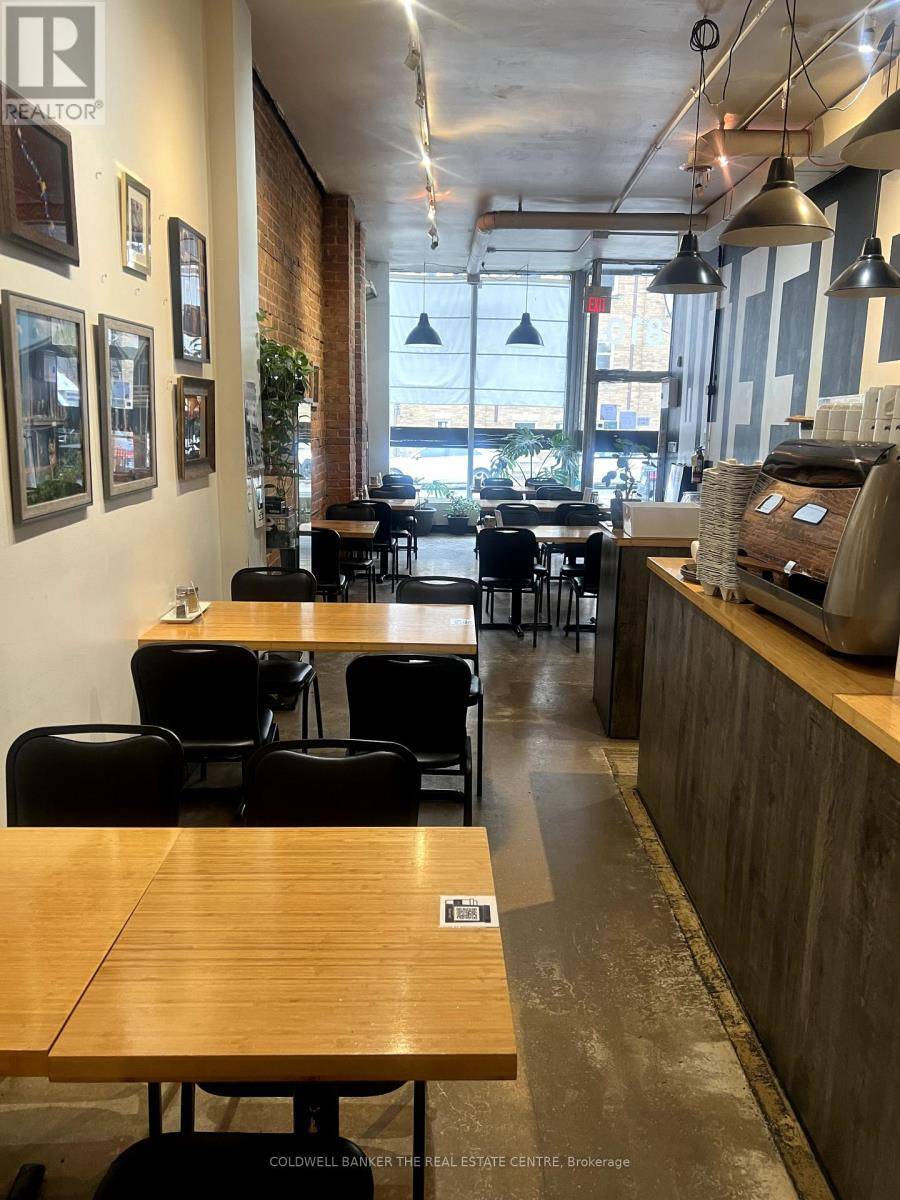 Toronto (palmerston-little Italy), ON M6E1A5,810 COLLEGE STREET