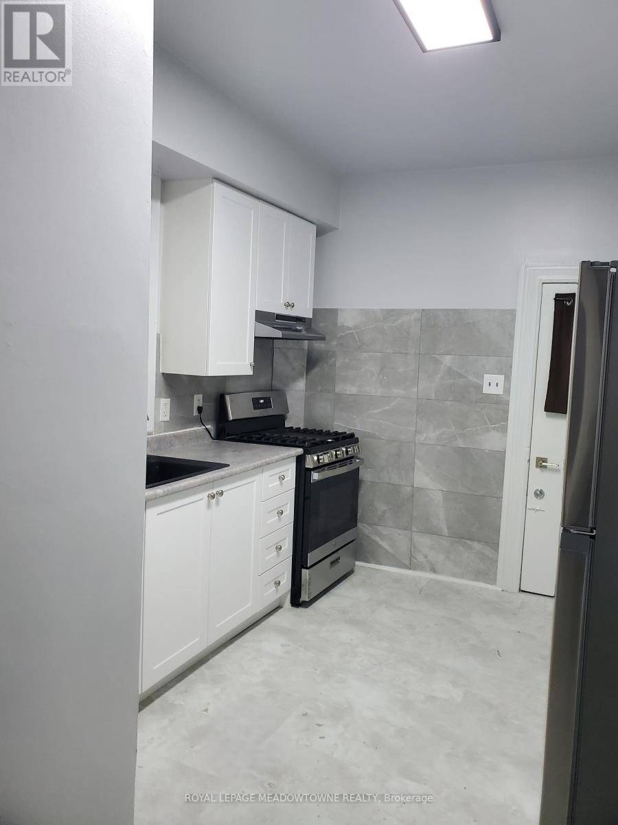Toronto (little Portugal), ON M6K2B6,723 Dufferin ST #1