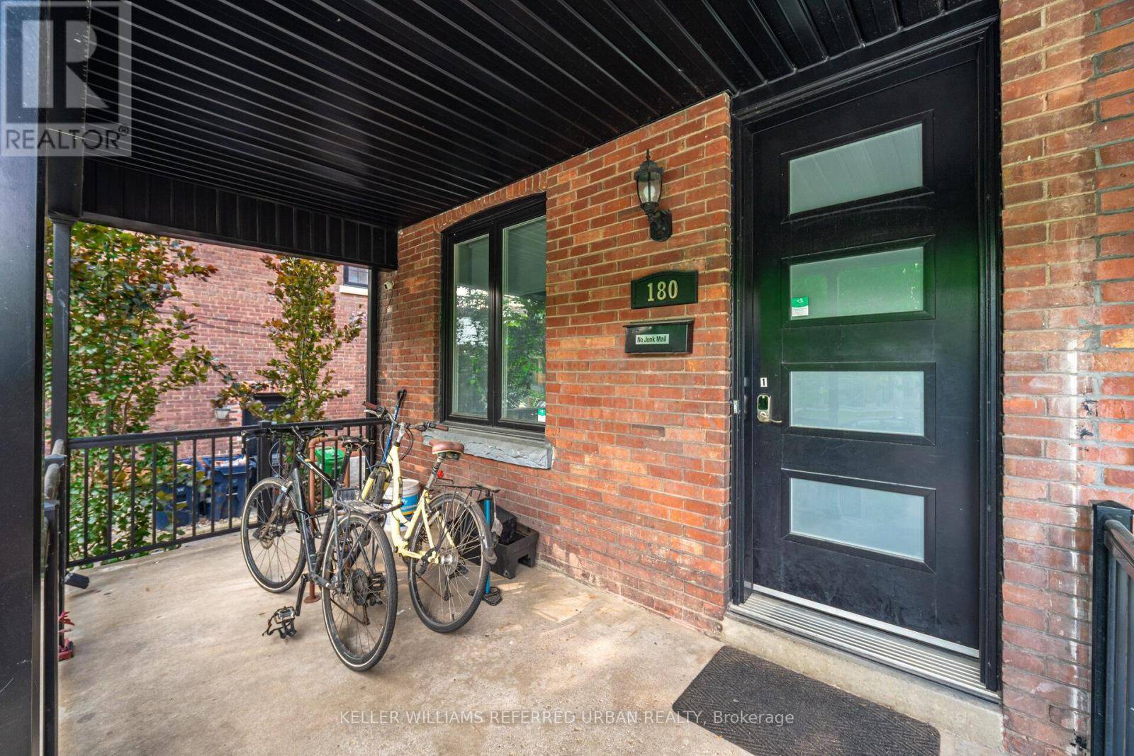 Toronto (palmerston-little Italy), ON M6G3G1,180 BEATRICE STREET
