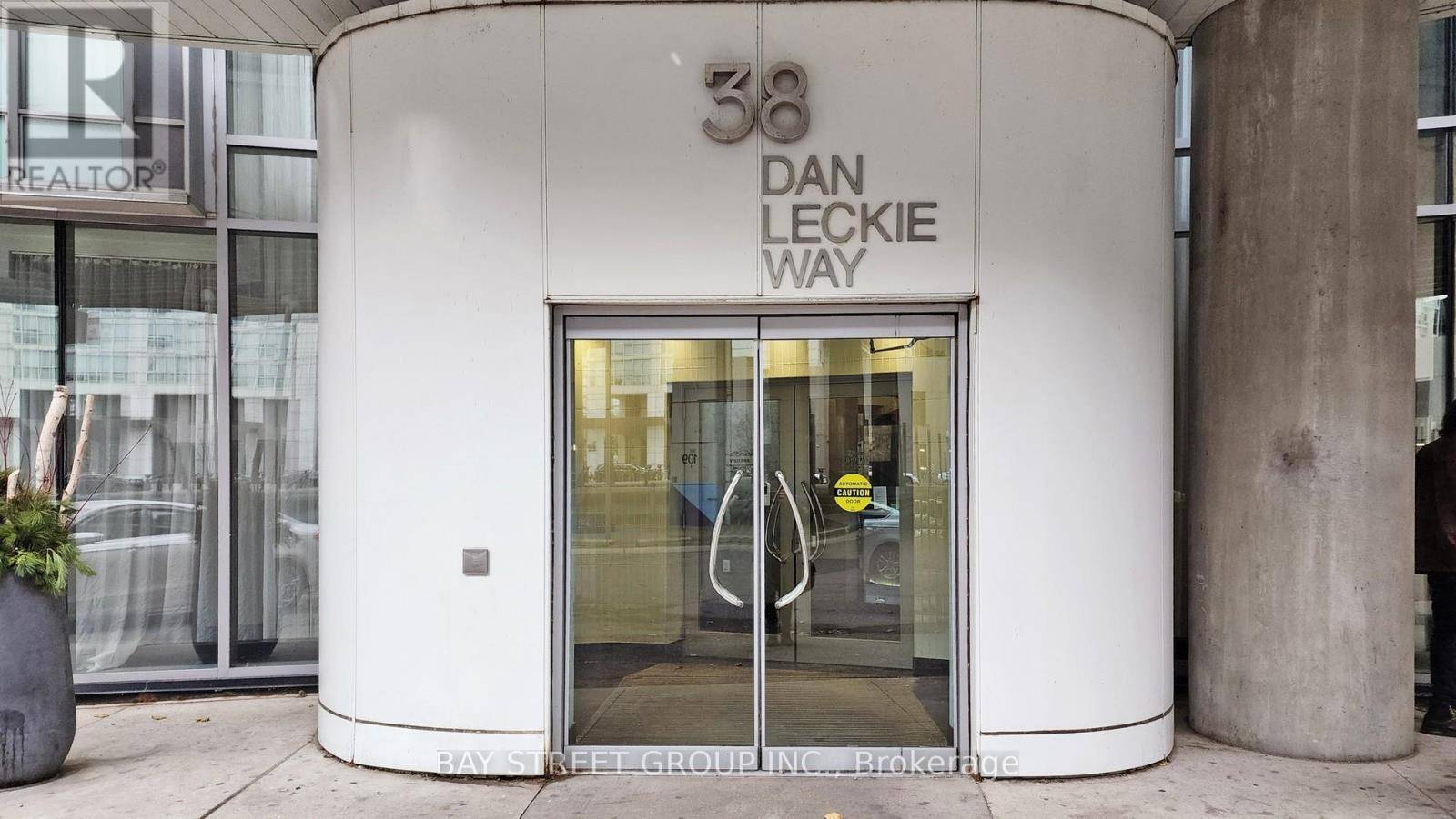 Toronto (waterfront Communities), ON M5V2V6,38 Dan Leckie WAY #2015