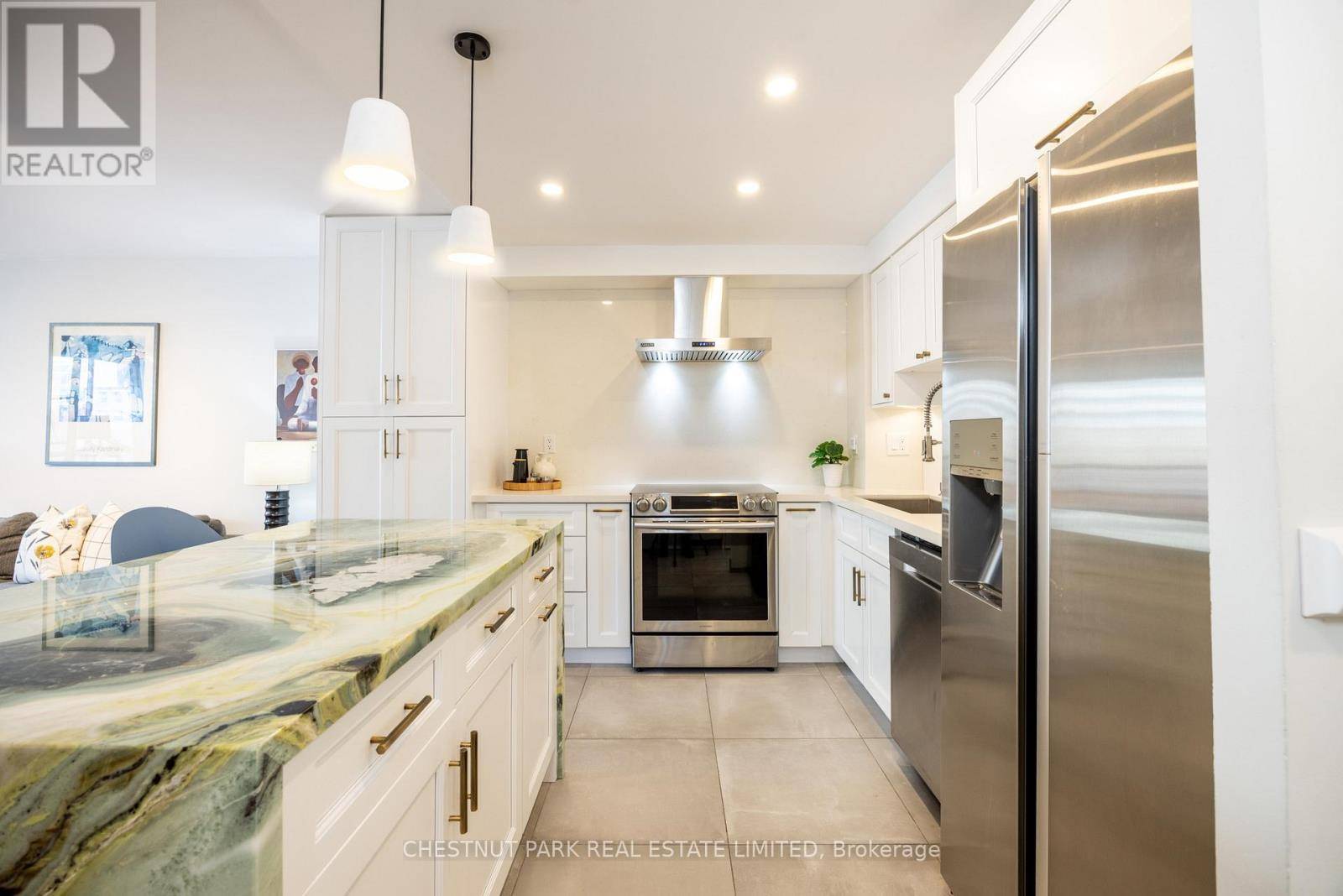 Toronto (annex), ON M5R3P6,95 Prince Arthur AVE #522