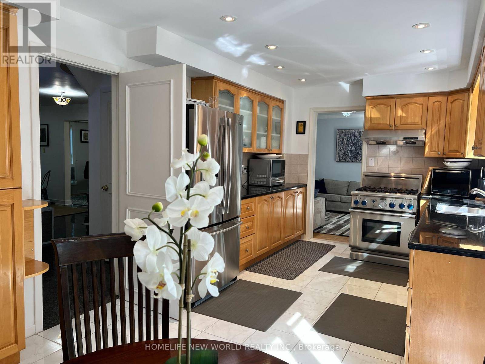 Toronto (st. Andrew-windfields), ON M2L2X1,134 BANNATYNE DRIVE