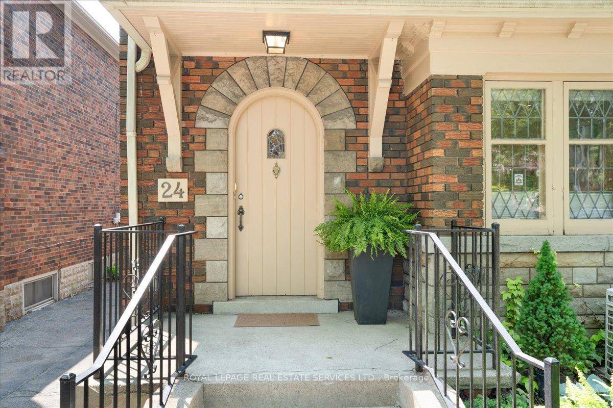 Toronto (leaside), ON M4G3M6,24 ROLPH ROAD