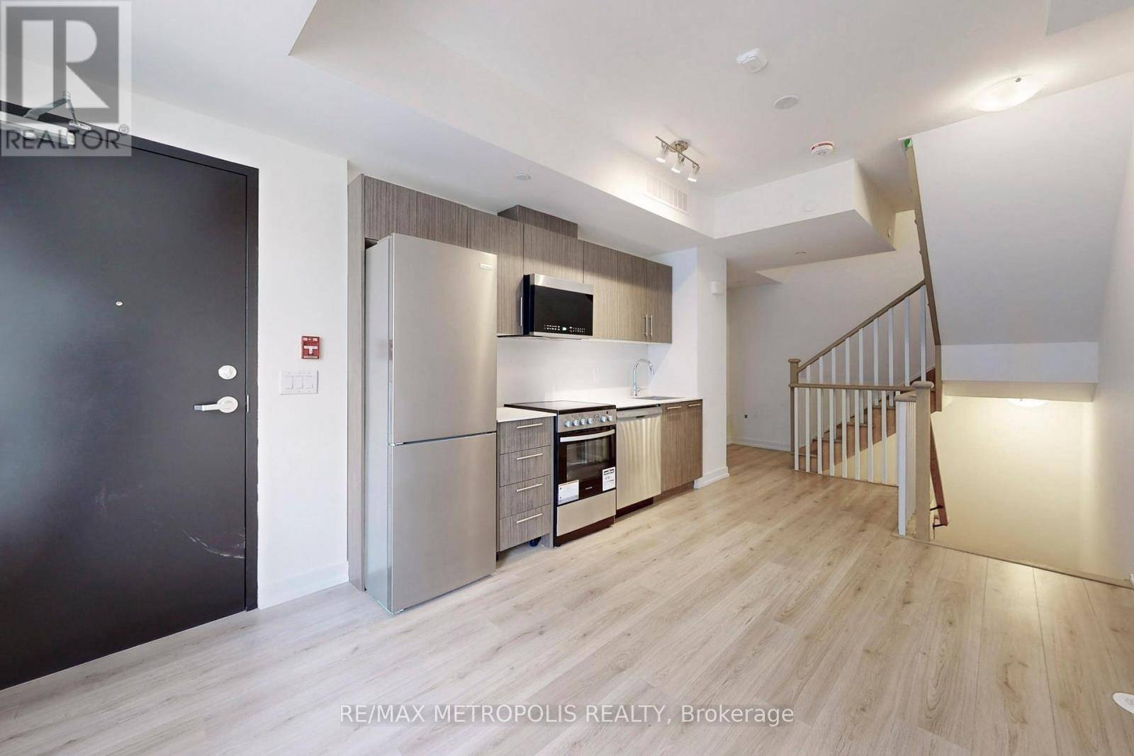 Toronto (clanton Park), ON M3H0E8,871 Sheppard AVE West #42