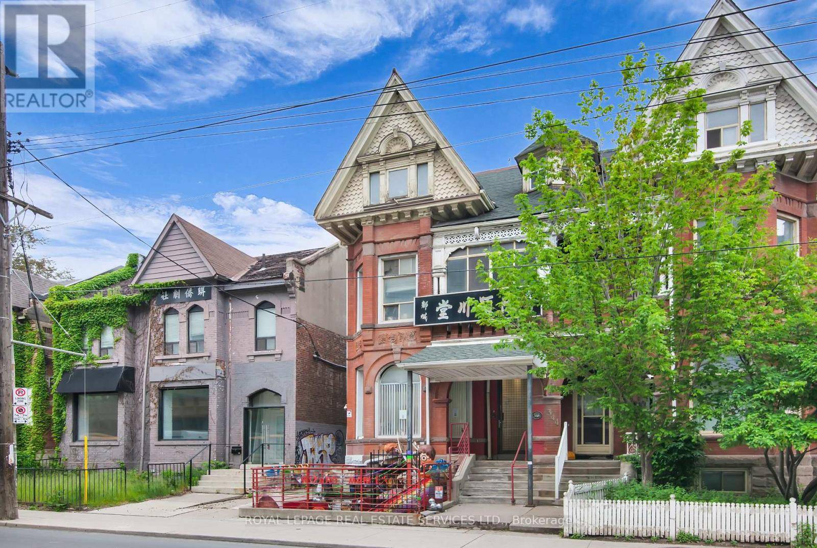 Toronto (kensington-chinatown), ON M5T1G5,346 Dundas ST West #Main Floor