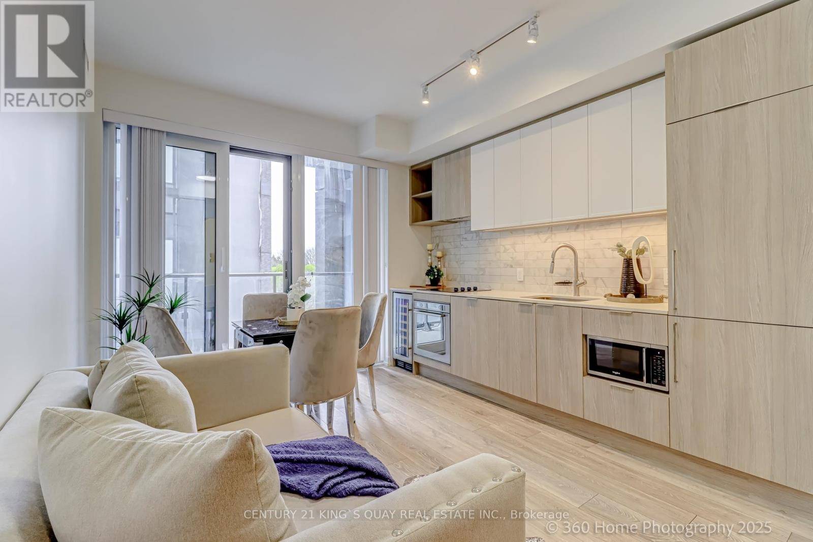 Toronto (humewood-cedarvale), ON M5P0A6,2020 Bathurst ST #601