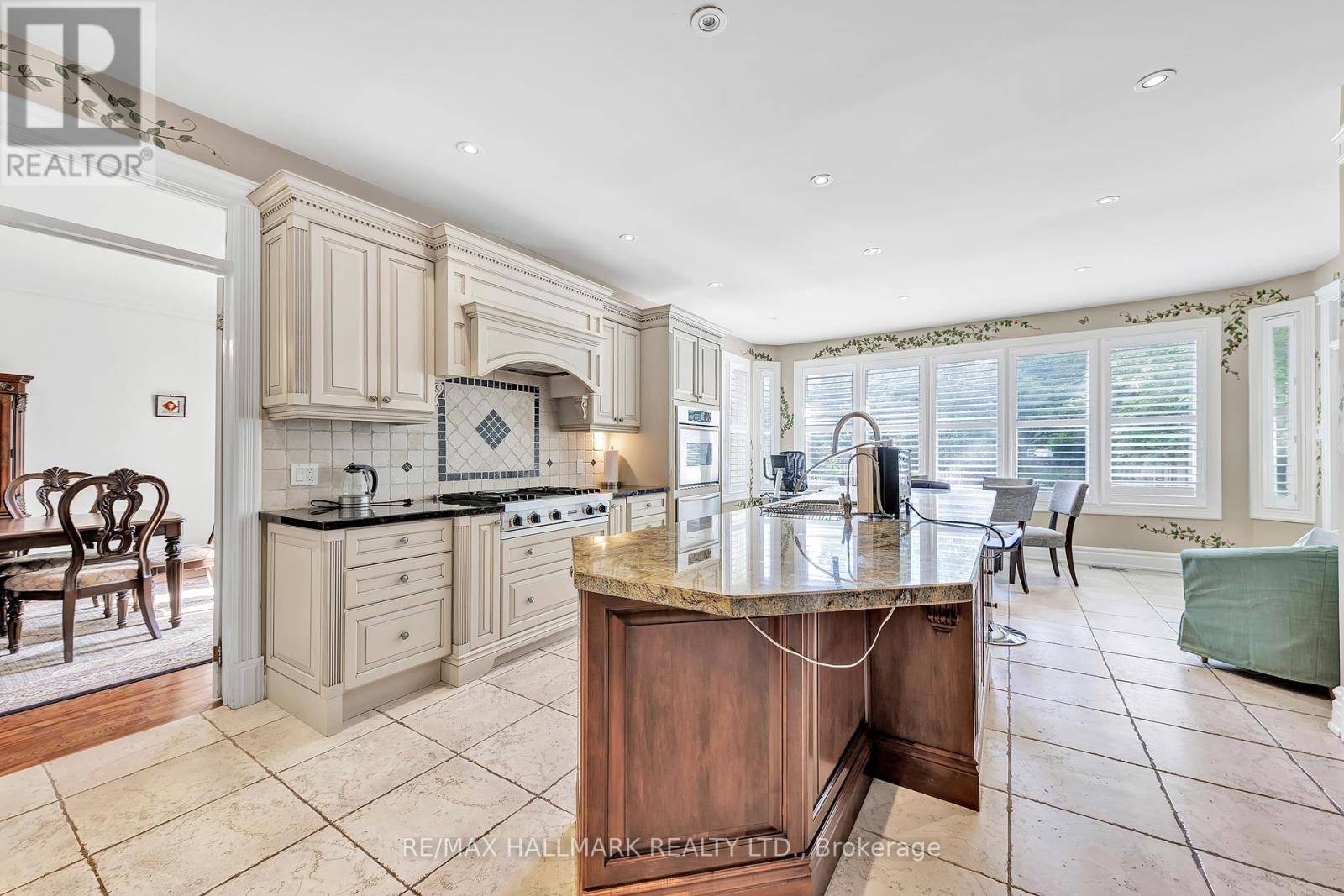 Toronto (newtonbrook East), ON M2M3H3,6 MONTFORD DRIVE