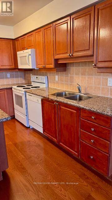 Toronto (willowdale East), ON M2N7E3,80 Harrison Garden BLVD #819