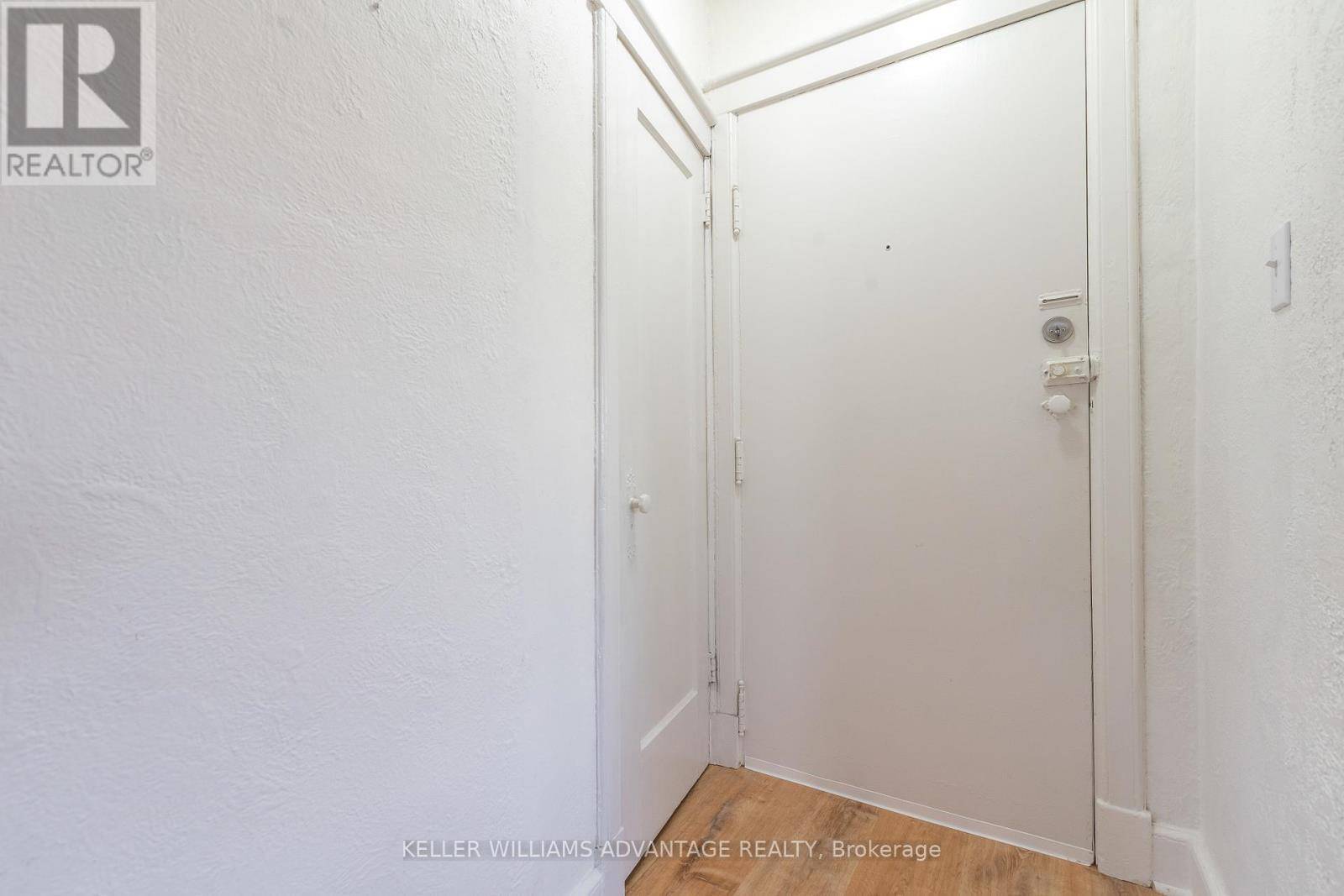 Toronto (humewood-cedarvale), ON M5P3J7,1646 Bathurst ST #18