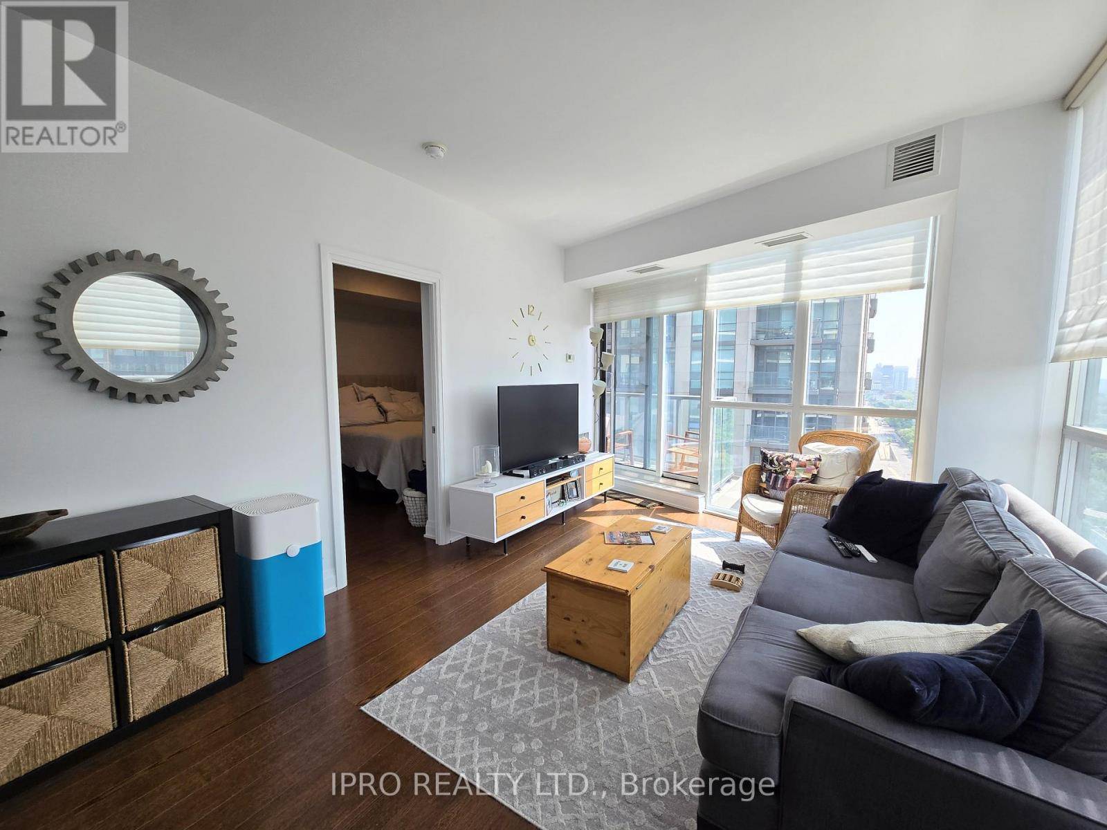 Toronto (humewood-cedarvale), ON M6C0A2,530 St. Clair AVE West #1607