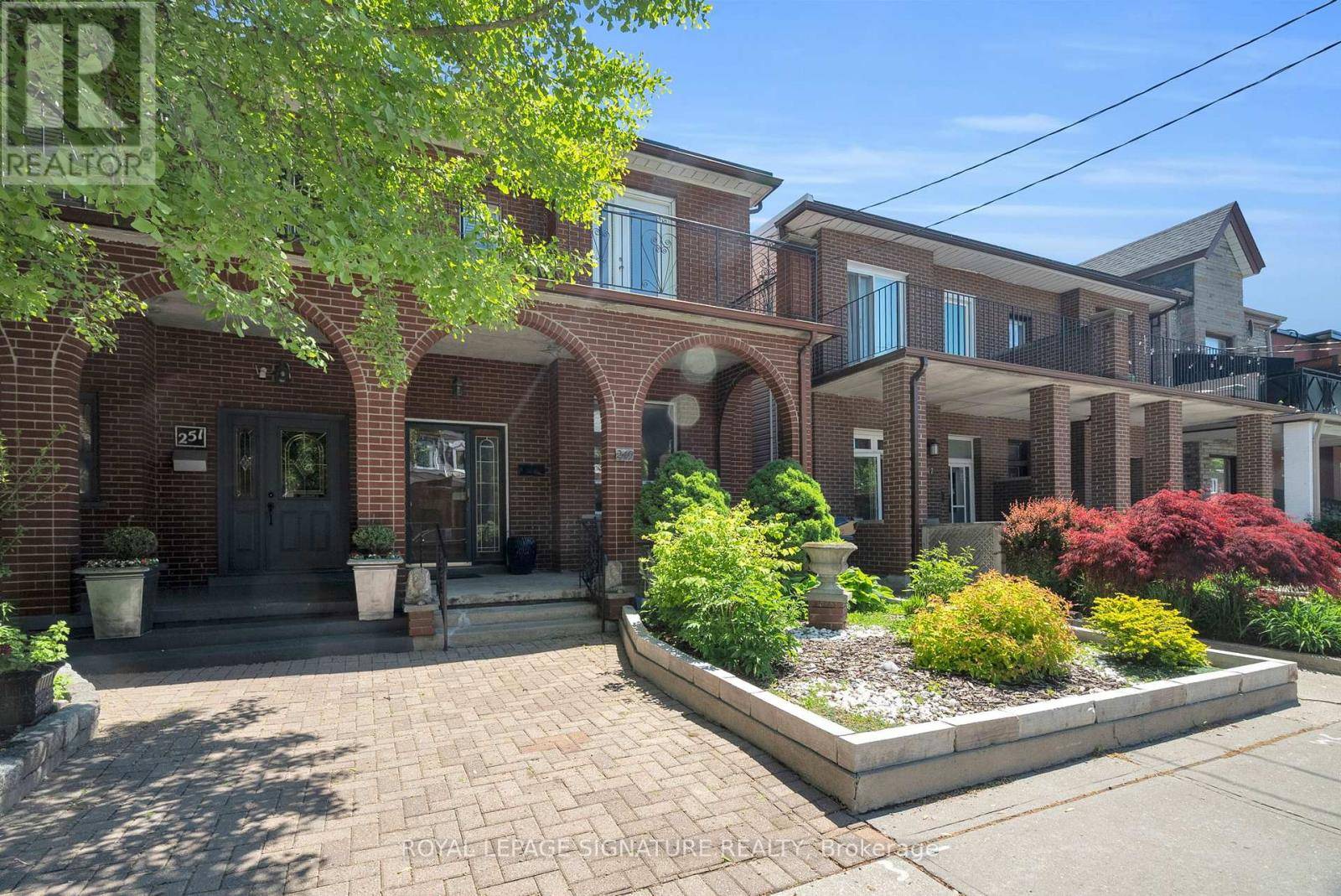 Toronto (palmerston-little Italy), ON M6G2Y7,249 CLINTON STREET