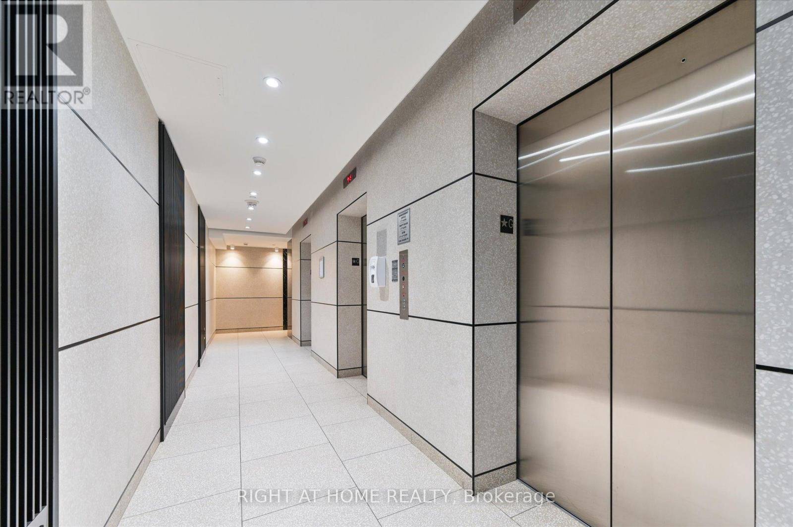 Toronto (waterfront Communities), ON M5E0E1,2A Church ST #2205