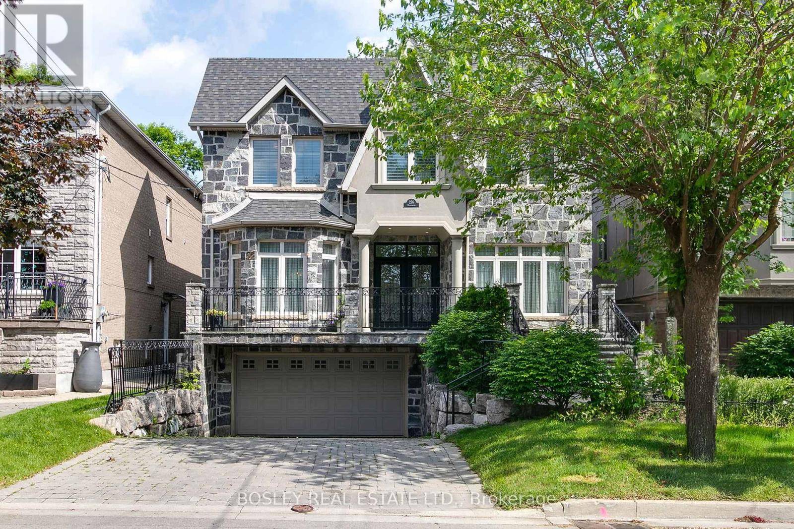 Toronto (bedford Park-nortown), ON M5M2P9,256 HADDINGTON AVENUE