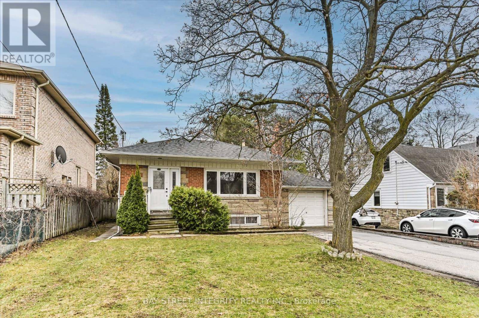 Toronto (newtonbrook East), ON M2M2G3,435 CUMMER AVENUE