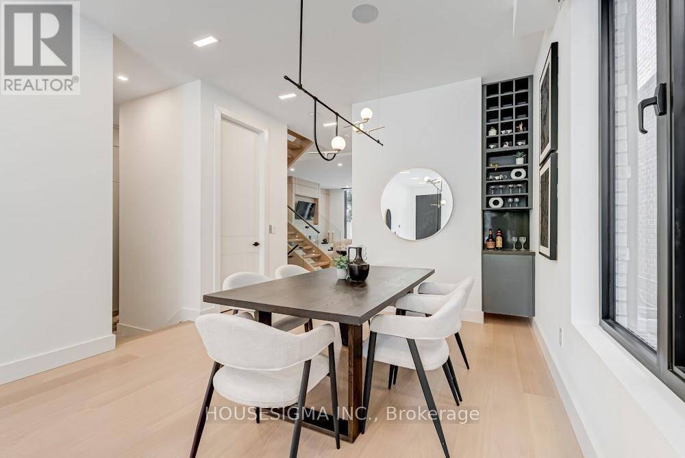 Toronto (yonge-eglinton), ON M5P2A9,188 DUPLEX AVENUE