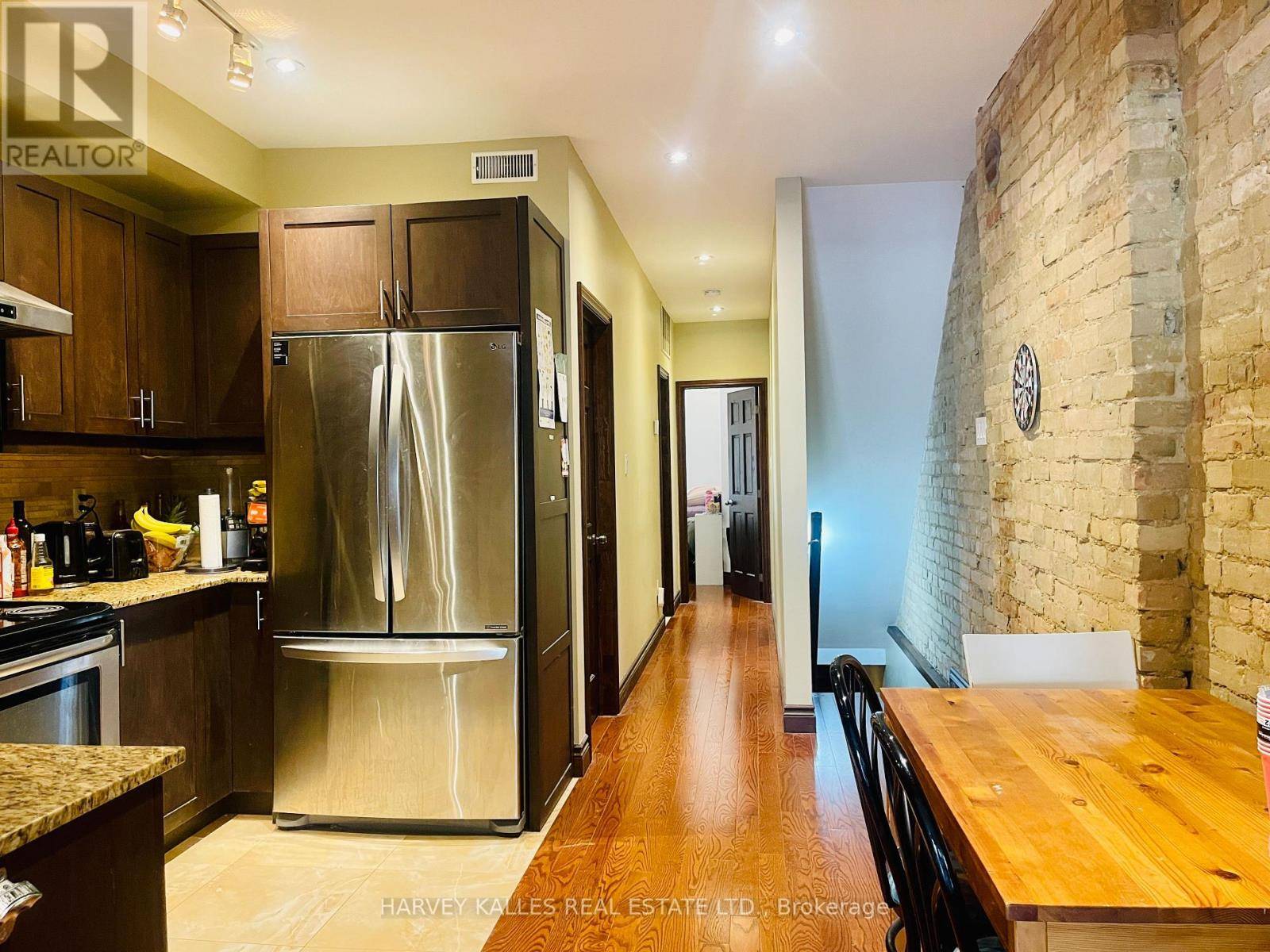 Toronto (dufferin Grove), ON M6H4A2,267 St Helens AVE #2