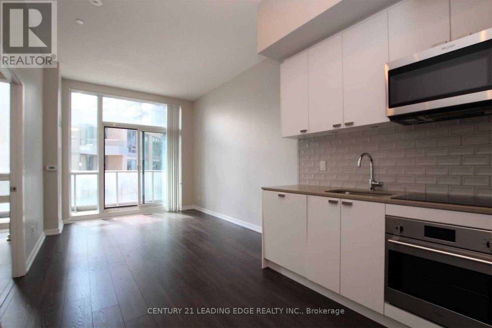 Toronto (henry Farm), ON M2J1M6,56 Forest Manor RD #204