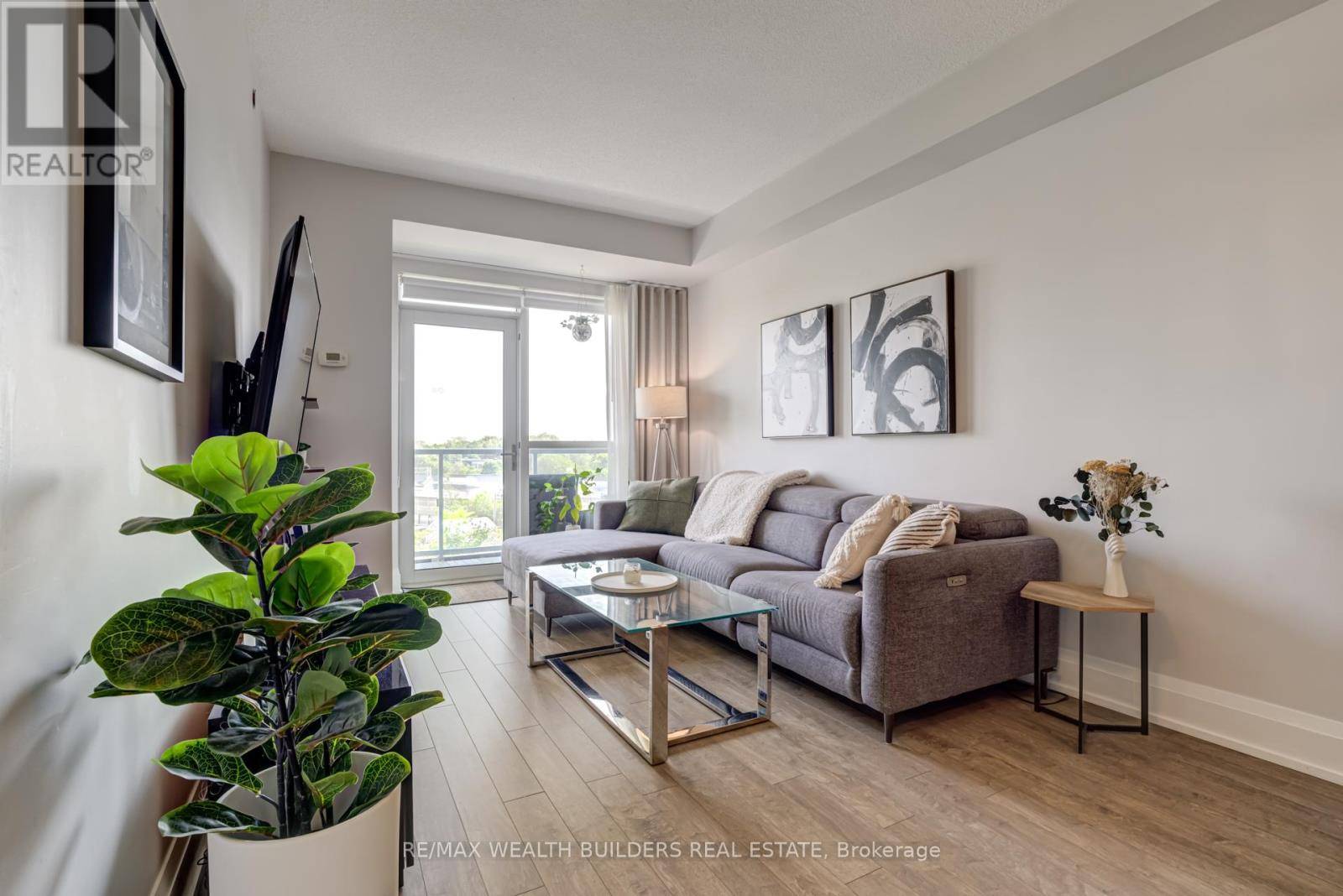 Toronto (willowdale East), ON M2N0H1,120 Harrison Garden BLVD #418